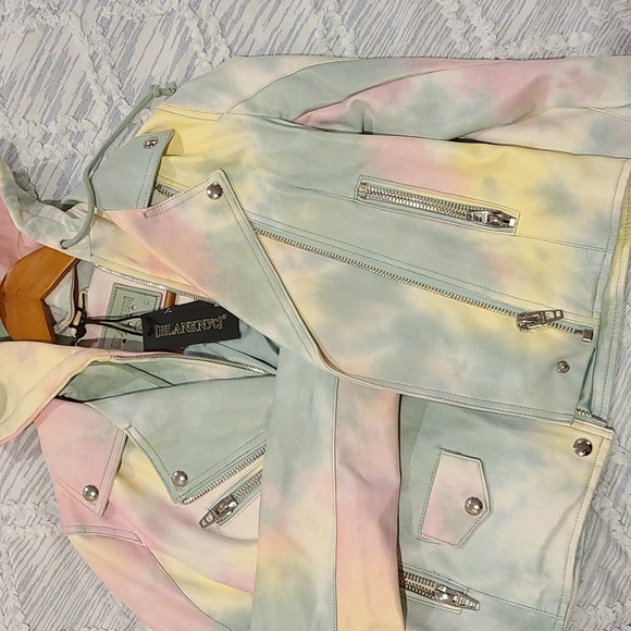 🌈BLANK NYC TIE DYE FAUX LEATHER JACKET WITH HOOD - Picture 6 of 7